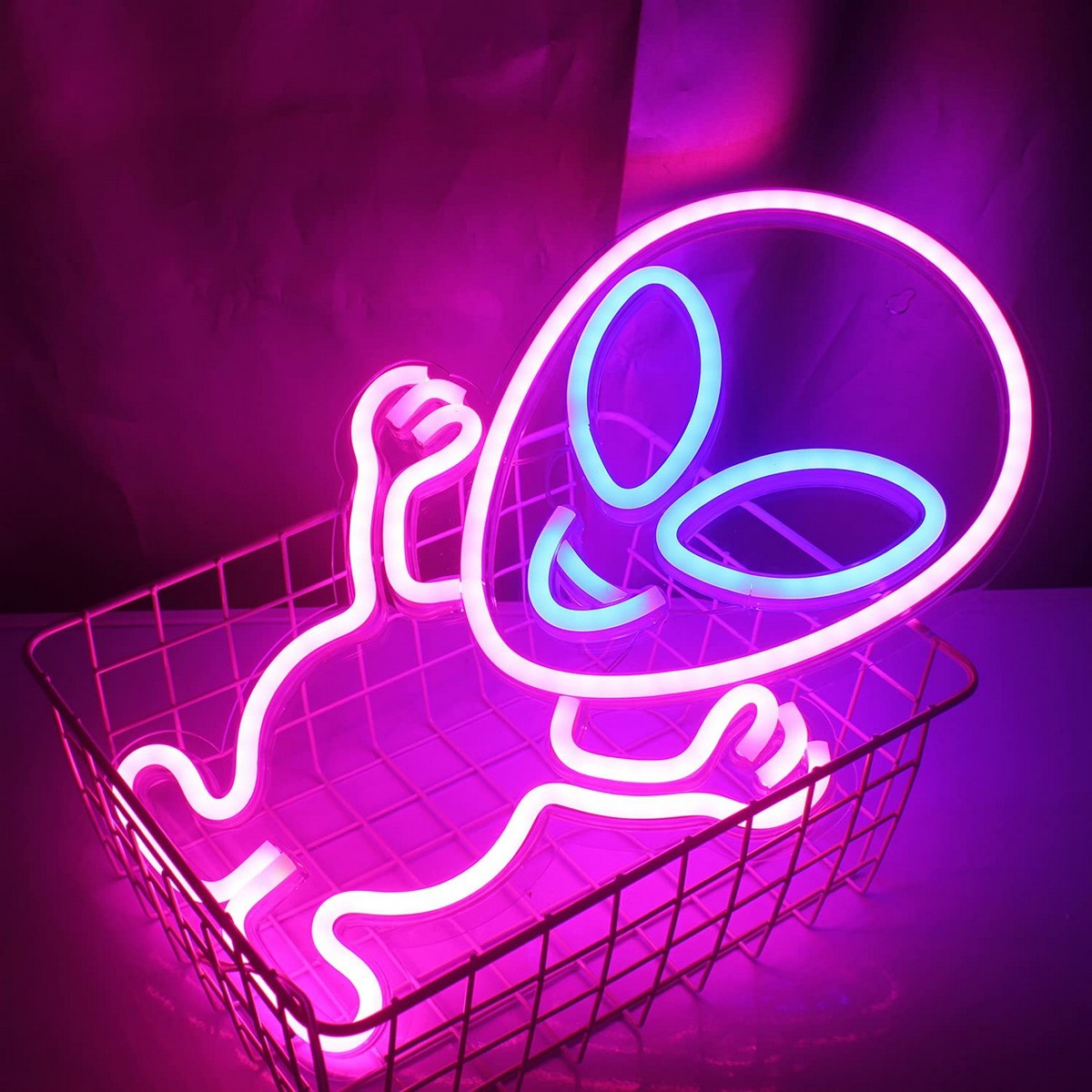 người ngoài hành tinh phát sáng - tường logo neon