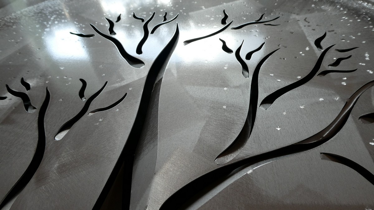 Bức tranh vẽ chi tiết cây sự sống - Ảnh kim loại