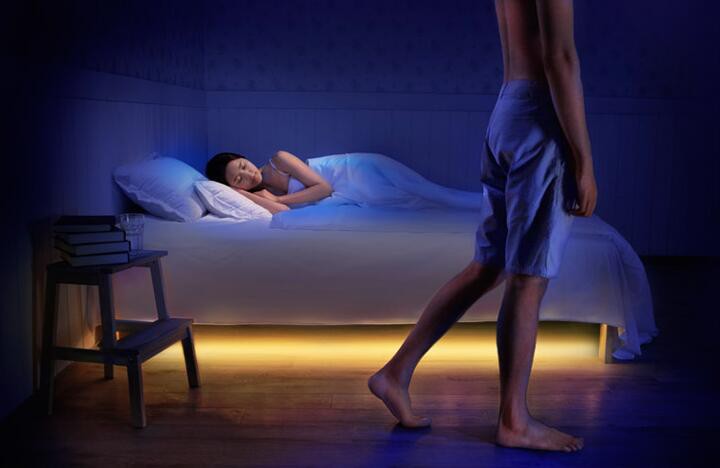 dải đèn led đặt dưới cảm biến chuyển động giường