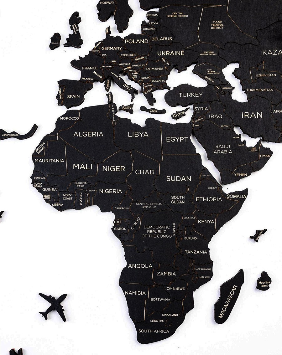 bản đồ gỗ trên tường lục địa màu đen