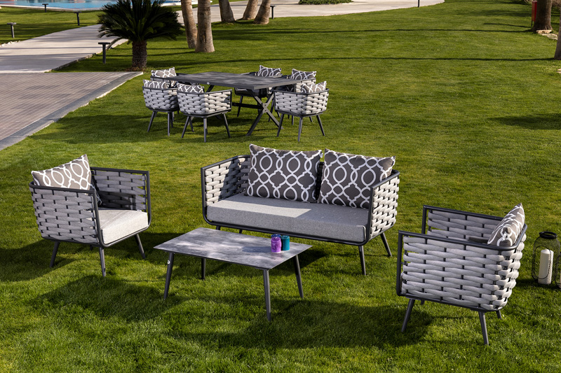 Chỗ ngồi sang trọng cho sân vườn hoặc sân thượng với kết cấu nhôm chất lượng cao với màu xám trang nhã