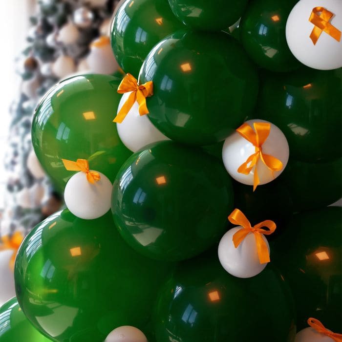 Cây thông Noel bằng bong bóng​ - Cây Giáng sinh bơm hơi làm bằng bóng bay