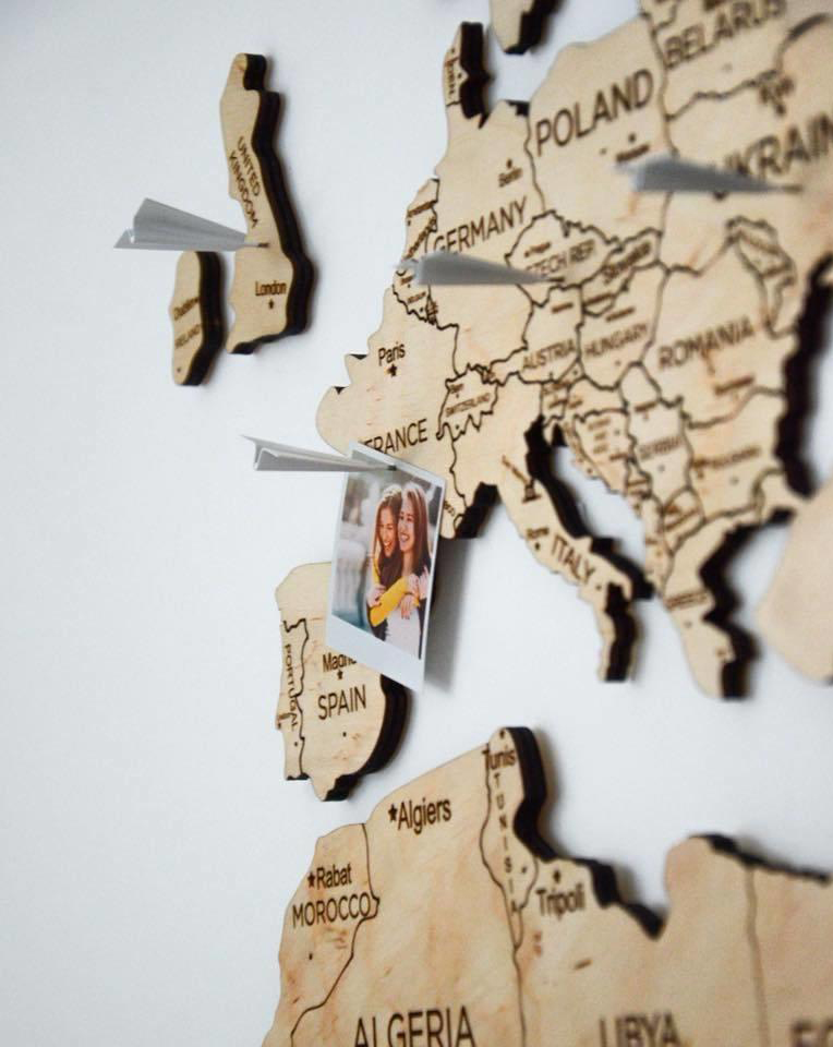 Bức tranh tường bản đồ thế giới màu sáng gỗ