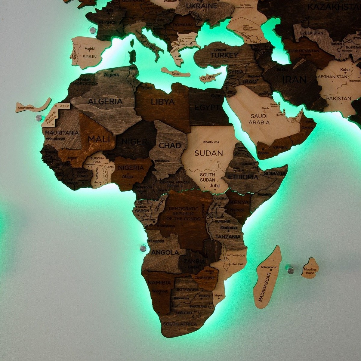 bản đồ thế giới bằng gỗ có đèn nền LED