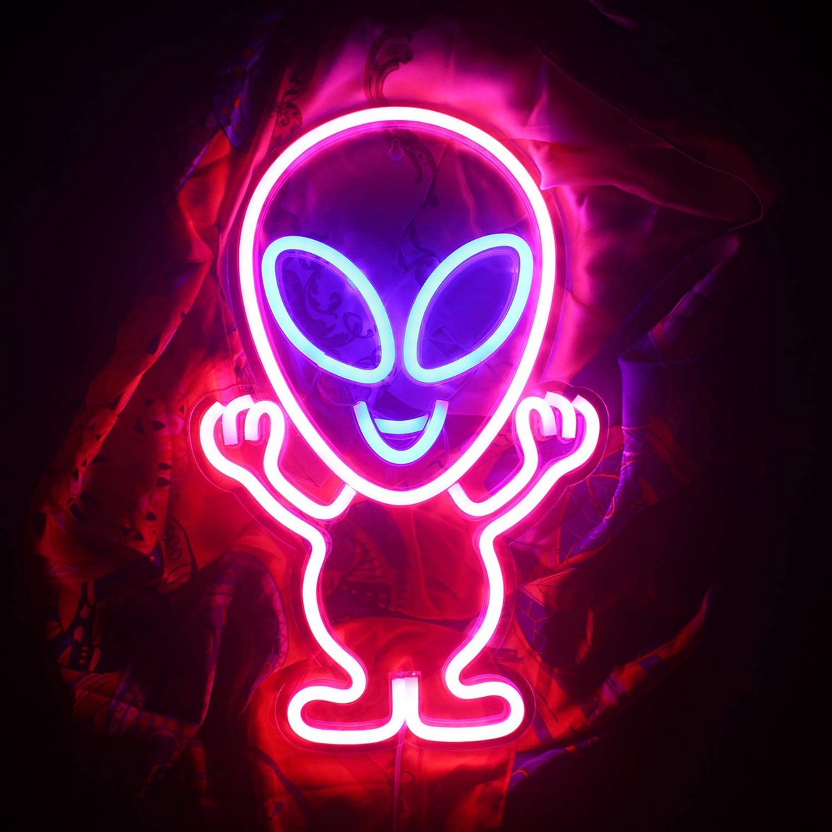 logo đèn neon chiếu sáng trên tường - người ngoài hành tinh